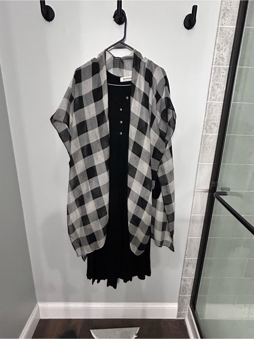 Three Bird Nest Black & Gray Plaid Open-Front Cape